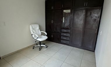 Departamento 2 recàmaras un baño, 1 cajosn de estacionamiento en Candiani.
