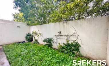 RENTA DE CASA 3 PISOS (POSIBILIDAD A 4TA), FRACCIONAMIENTO ZIBATA, CONDOMINIO FIGUE.