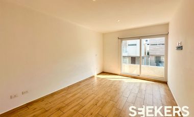 RENTA DE CASA 3 PISOS (POSIBILIDAD A 4TA), FRACCIONAMIENTO ZIBATA, CONDOMINIO FIGUE.