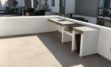 RENTA DE CASA 4 RECAMARAS, FRACCIONAMIENTO ZIBATA CONDOMINIO ENTRECIELOS.