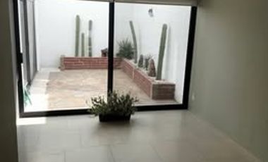 RENTA DE CASA 4 RECAMARAS, FRACCIONAMIENTO ZIBATA CONDOMINIO ENTRECIELOS.
