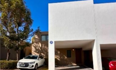 RENTA DE CASA FRACCIONAMIENTO ZIBATA, CONDOMINIO INSPIRA.