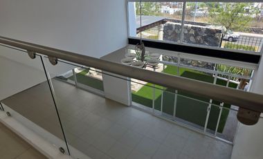 RENTA DE CASA FRACCIONAMIENTO ZIBATA CONDOMINIO ALTURIA.