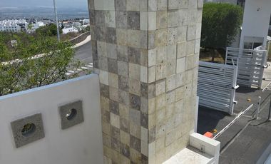 RENTA DE CASA FRACCIONAMIENTO ZIBATA CONDOMINIO ALTURIA.