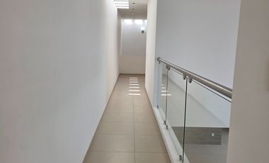 RENTA DE CASA FRACCIONAMIENTO ZIBATA CONDOMINIO ALTURIA.