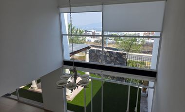 RENTA DE CASA FRACCIONAMIENTO ZIBATA CONDOMINIO ALTURIA.