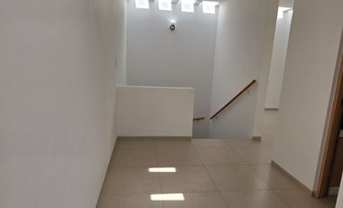 RENTA DE CASA FRACCIONAMIENTO ZIBATA CONDOMINIO ALTURIA.