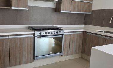 RENTA DE CASA FRACCIONAMIENTO ZIBATA CONDOMINIO ALTURIA.