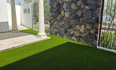 RENTA DE CASA FRACCIONAMIENTO ZIBATA CONDOMINIO ALTURIA.