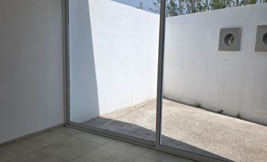 RENTA DE CASA FRACCIONAMIENTO ZIBATA CONDOMINIO ALTURIA.