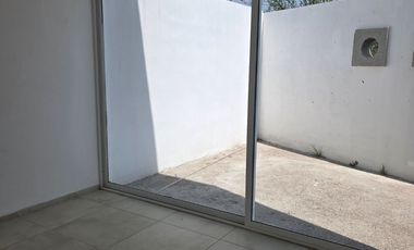 RENTA DE CASA FRACCIONAMIENTO ZIBATA CONDOMINIO ALTURIA.