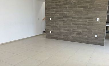 RENTA DE CASA FRACCIONAMIENTO ZIBATA CONDOMINIO ALTURIA.