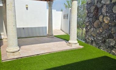 RENTA DE CASA FRACCIONAMIENTO ZIBATA CONDOMINIO ALTURIA.