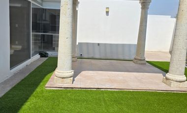 RENTA DE CASA FRACCIONAMIENTO ZIBATA CONDOMINIO ALTURIA.