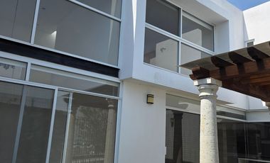 RENTA DE CASA FRACCIONAMIENTO ZIBATA CONDOMINIO ALTURIA.