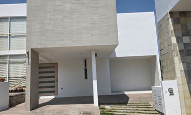 RENTA DE CASA FRACCIONAMIENTO ZIBATA CONDOMINIO ALTURIA.