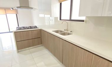 En Renta, Estrena Residencia Moderna en Residencial Alcazares Cerca Insituto America