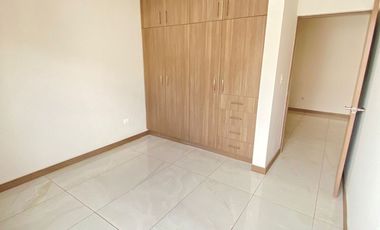En Renta, Estrena Residencia Moderna en Residencial Alcazares Cerca Insituto America