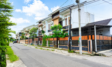 Dijual Tanah Maguwoharjo Jogja Tepi Aspal Jalan Raya 15 menit Kampus UGM