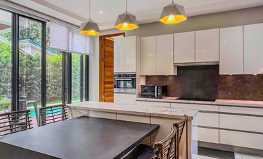 PRICE DROP!! Modern Resort-Style 5BR Home in La Vista for Sale