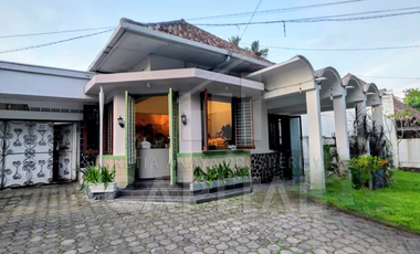 JARANG ADA RUMAH KLASIK DENGAN PRIME LOCATION DI SAYAP RIAU BANDUNG