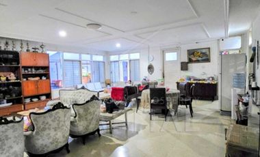 JARANG ADA RUMAH KLASIK DENGAN PRIME LOCATION DI SAYAP RIAU BANDUNG