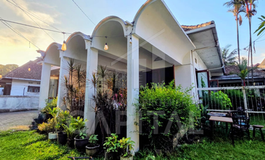 JARANG ADA RUMAH KLASIK DENGAN PRIME LOCATION DI SAYAP RIAU BANDUNG