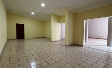 Local en renta sobre Av. Aurelio Ortega, a mts del Centro de Zapopan y Tren Lige