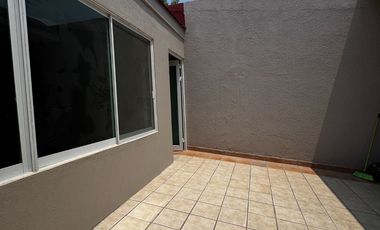 Local en renta sobre Av. Aurelio Ortega, a mts del Centro de Zapopan y Tren Lige