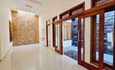 Rumah Baru Mewah 1 Lantai Design Klasik Strategis Dekat Manahan Solo Harga Nego Sampai Deal