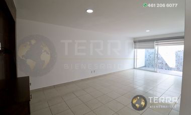 SE RENTA CASA EN PUERTA DE PIEDRA COTO 3 PASEO DE PUERTA REAL CELAYA GTO. 3 HABITACIONES 2.5 BAÑOS  – CELAY