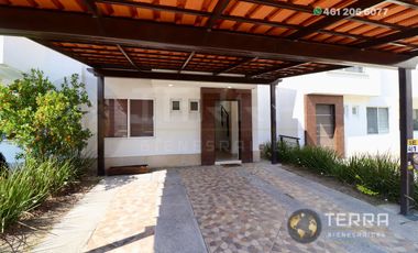 SE RENTA CASA EN PUERTA DE PIEDRA COTO 3 PASEO DE PUERTA REAL CELAYA GTO. 3 HABITACIONES 2.5 BAÑOS  – CELAY