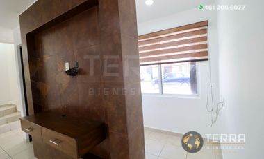 SE RENTA CASA EN PUERTA DE PIEDRA COTO 3 PASEO DE PUERTA REAL CELAYA GTO. 3 HABITACIONES 2.5 BAÑOS  – CELAY