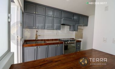 SE RENTA CASA EN PUERTA DE PIEDRA COTO 3 PASEO DE PUERTA REAL CELAYA GTO. 3 HABITACIONES 2.5 BAÑOS  – CELAY