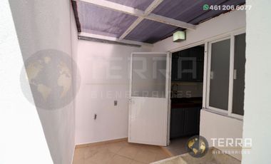 SE RENTA CASA EN PUERTA DE PIEDRA COTO 3 PASEO DE PUERTA REAL CELAYA GTO. 3 HABITACIONES 2.5 BAÑOS  – CELAY