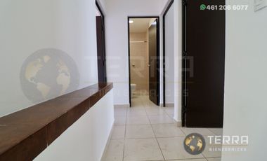 SE RENTA CASA EN PUERTA DE PIEDRA COTO 3 PASEO DE PUERTA REAL CELAYA GTO. 3 HABITACIONES 2.5 BAÑOS  – CELAY