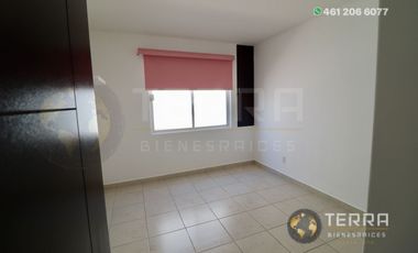 SE RENTA CASA EN PUERTA DE PIEDRA COTO 3 PASEO DE PUERTA REAL CELAYA GTO. 3 HABITACIONES 2.5 BAÑOS  – CELAY
