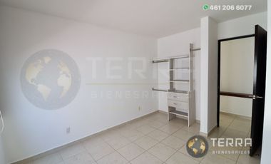 SE RENTA CASA EN PUERTA DE PIEDRA COTO 3 PASEO DE PUERTA REAL CELAYA GTO. 3 HABITACIONES 2.5 BAÑOS  – CELAY