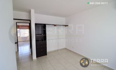 SE RENTA CASA EN PUERTA DE PIEDRA COTO 3 PASEO DE PUERTA REAL CELAYA GTO. 3 HABITACIONES 2.5 BAÑOS  – CELAY