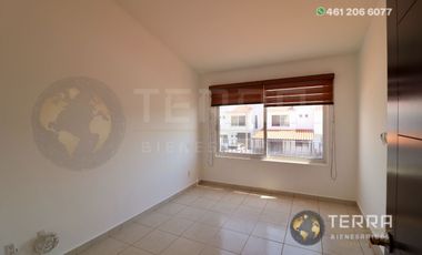 SE RENTA CASA EN PUERTA DE PIEDRA COTO 3 PASEO DE PUERTA REAL CELAYA GTO. 3 HABITACIONES 2.5 BAÑOS  – CELAY