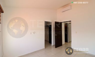 SE RENTA CASA EN PUERTA DE PIEDRA COTO 3 PASEO DE PUERTA REAL CELAYA GTO. 3 HABITACIONES 2.5 BAÑOS  – CELAY