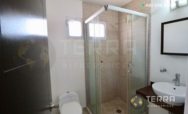 SE RENTA CASA EN PUERTA DE PIEDRA COTO 3 PASEO DE PUERTA REAL CELAYA GTO. 3 HABITACIONES 2.5 BAÑOS  – CELAY