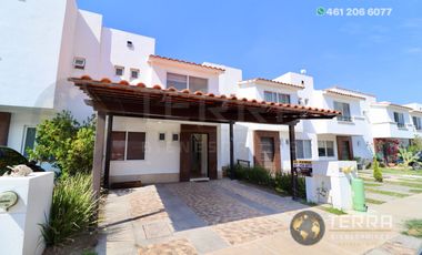 SE RENTA CASA EN PUERTA DE PIEDRA COTO 3 PASEO DE PUERTA REAL CELAYA GTO. 3 HABITACIONES 2.5 BAÑOS  – CELAY