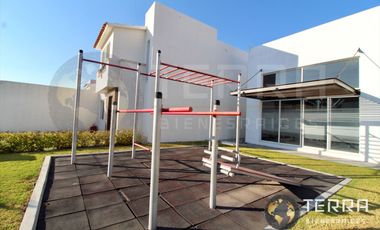 SE RENTA CASA EN PUERTA DE PIEDRA COTO 3 PASEO DE PUERTA REAL CELAYA GTO. 3 HABITACIONES 2.5 BAÑOS  – CELAY
