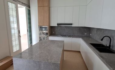 FOR RENT – House with Spacious Garden in Cilandak