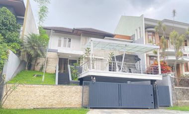Rumah mewah di Komplek Elite Setraduta
