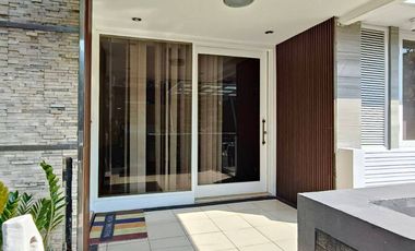 Rumah mewah di Komplek Elite Setraduta