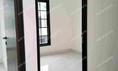 1 juta langsung akad . Rumah 2 lantai , siap huni. angsuran 4 jutaan