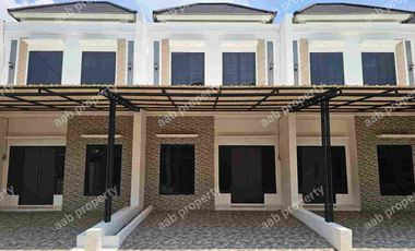 1 juta langsung akad . Rumah 2 lantai , siap huni. angsuran 4 jutaan