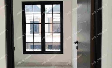1 juta langsung akad . Rumah 2 lantai , siap huni. angsuran 4 jutaan